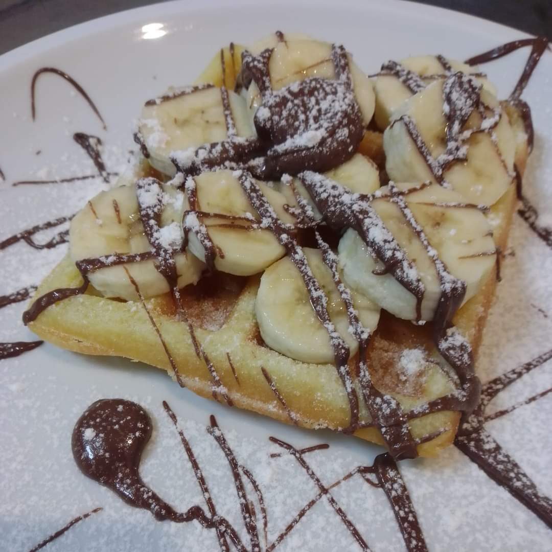 Waffles con banane e cioccolato